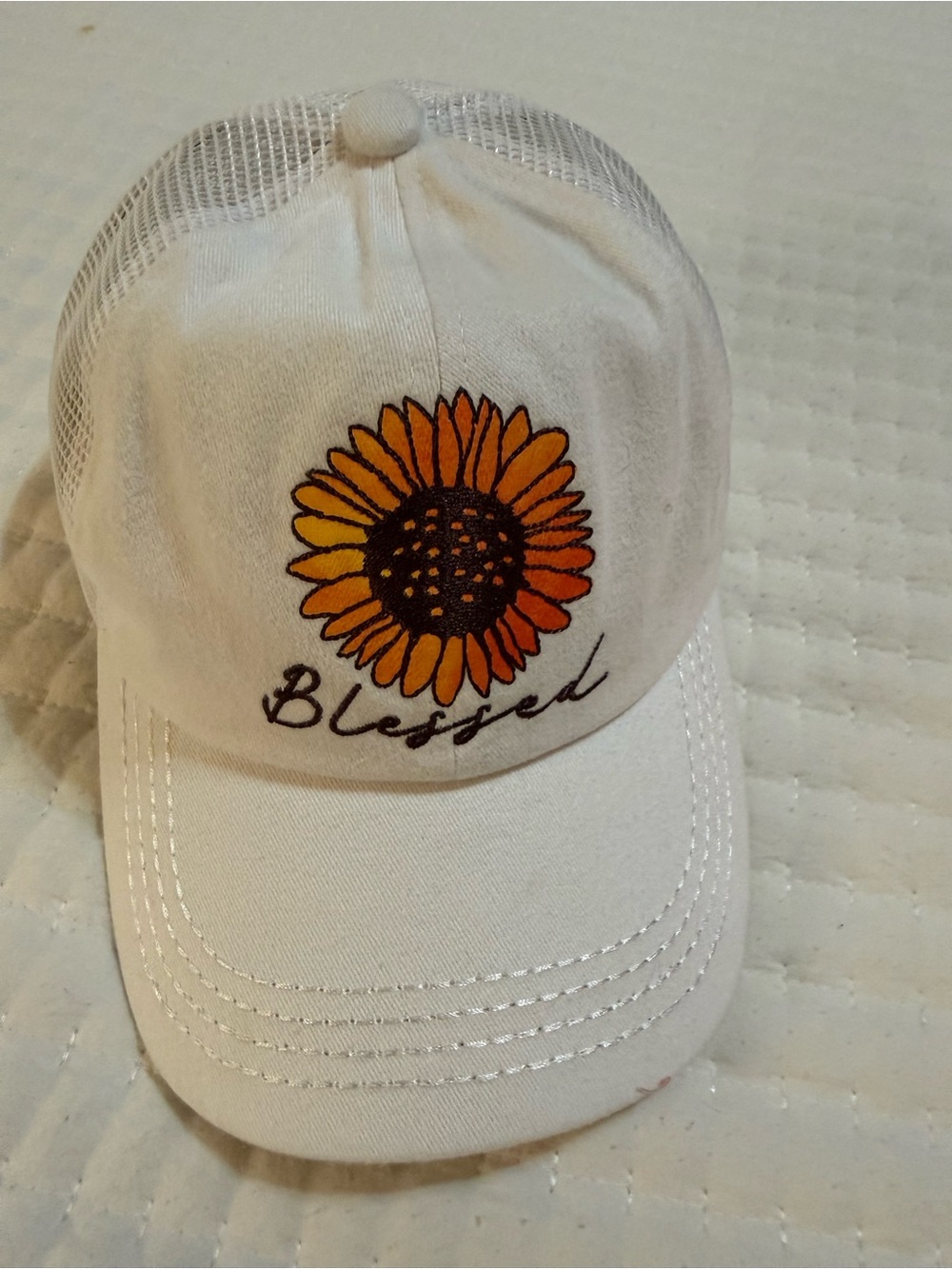 Woman’s CC Cotton Daisy Patch Cross Cross Ponytail Ball Cap